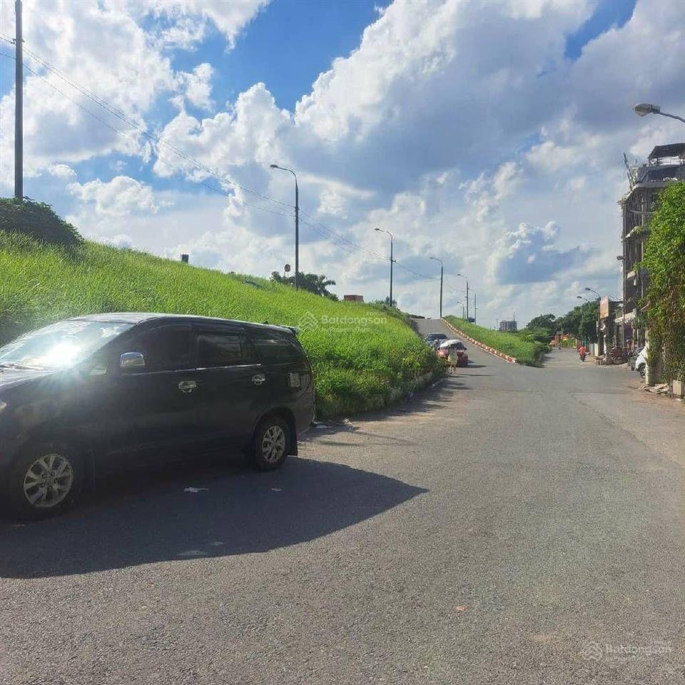 Nhà đẹp bát khối  hiếm  ngon  bổ  rẻ  ô tô đỗ cửa, view thoáng, chưa đến 7 đồng