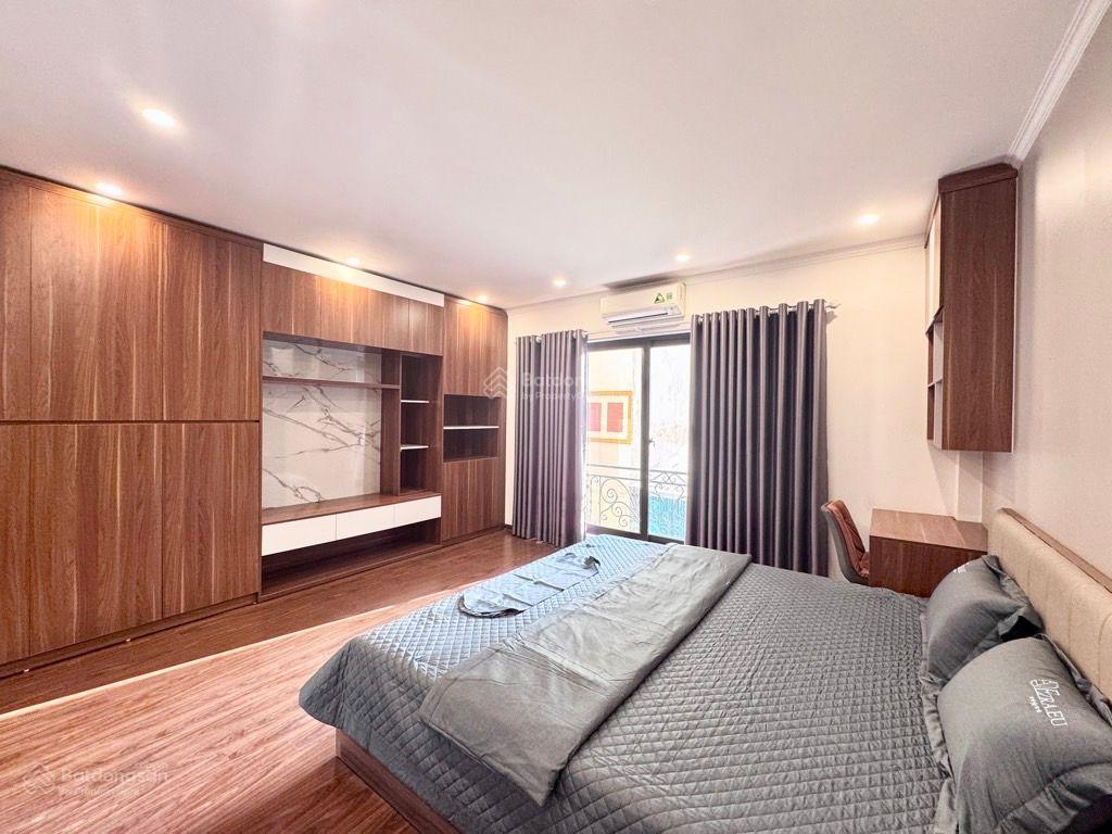 Hàng hiếm! nhà 66m2, 6 tầng thang may mới keeng, ngay trung tâm long biên giá chỉ 11,x đồng
