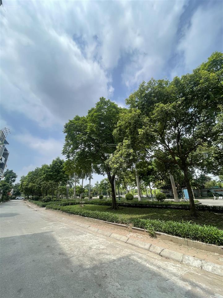 Hàng hiếm! nhà 66m2, 6 tầng thang may mới keeng, ngay trung tâm long biên giá chỉ 11,x đồng