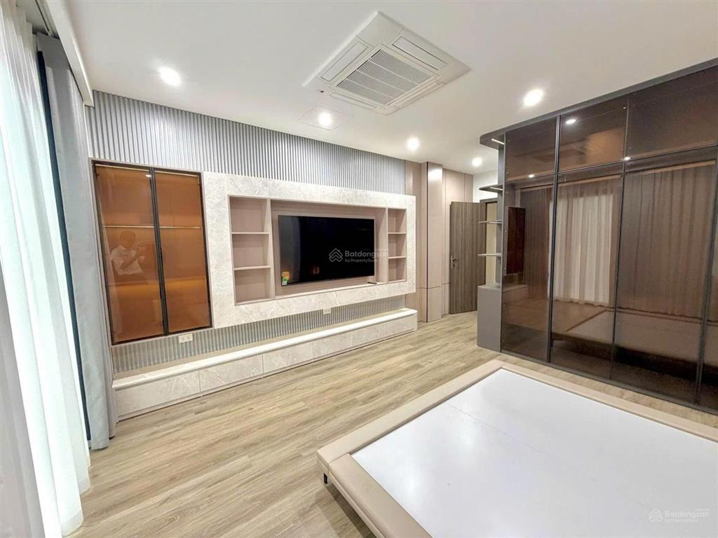 Hot hot!! nguyễn văn cừ nhà mới, 6 tầng thang máy, 46m2, loanh quanh 10 đồng