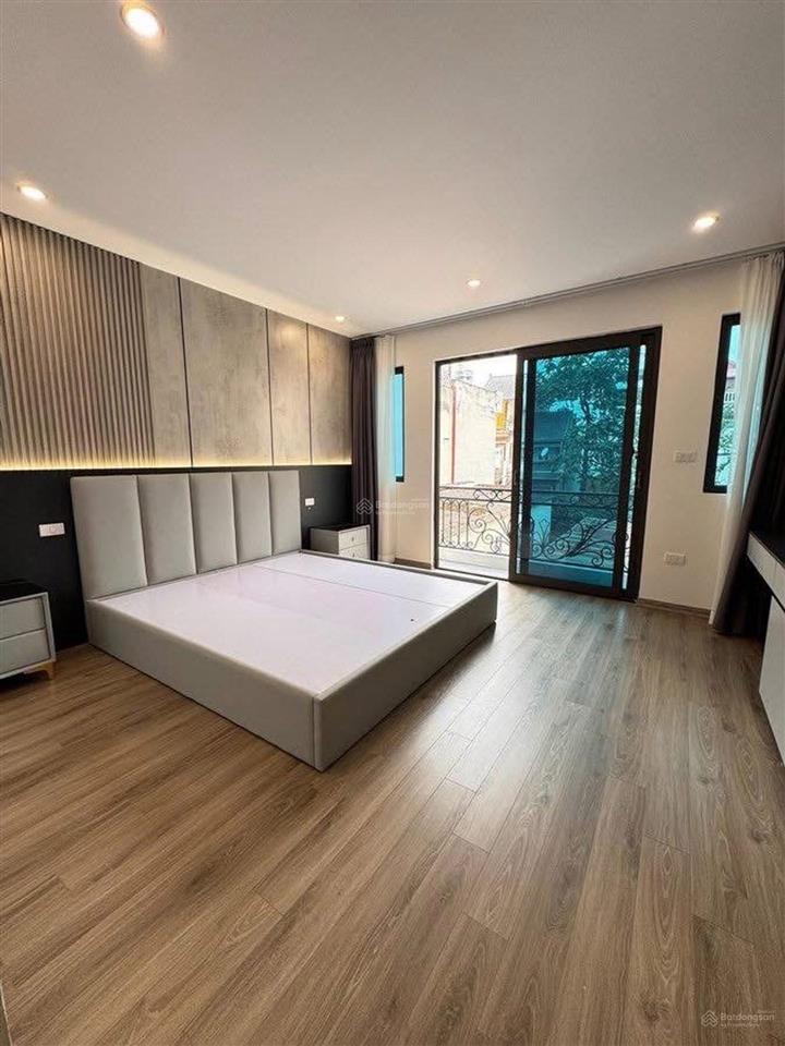 Nhà mới keeng trung tâm long biên, hàng xóm mipec, 40m2 x 6 tầng thang máy, chỉ nhỉnh 10 đồng