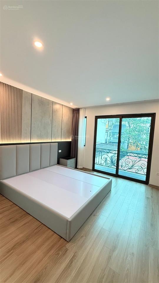 Nhà mới keeng trung tâm long biên, hàng xóm mipec, 40m2 x 6 tầng thang máy, chỉ nhỉnh 10 đồng