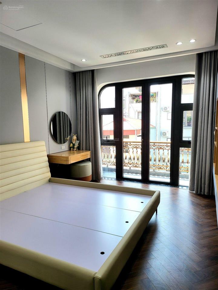 Nguyễn văn cừ nhà 50m2, 5 tầng, 5pn, ô tô đậu cửa  chỉ nhỉnh 11 đồng