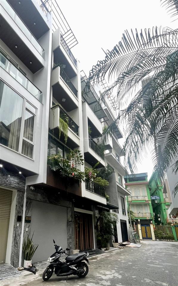 Nguyễn văn cừ nhà 50m2, 5 tầng, 5pn, ô tô đậu cửa  chỉ nhỉnh 11 đồng