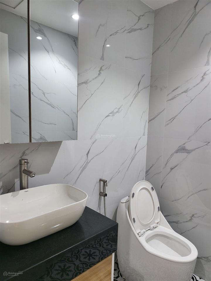 Nguyễn văn cừ nhà 50m2, 5 tầng, 5pn, ô tô đậu cửa  chỉ nhỉnh 11 đồng