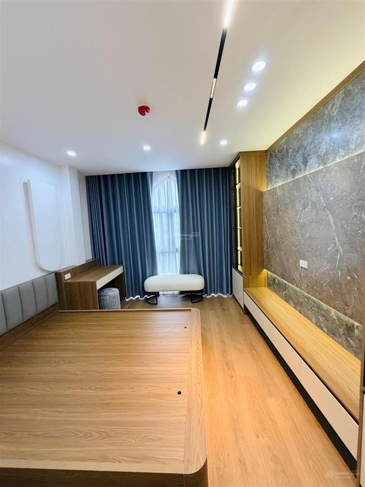 Vừa ở vừa kinh doanh, nhà nguyễn văn cừ, 70m2  7 tầng thang máy, có duplex đẳng cấp
