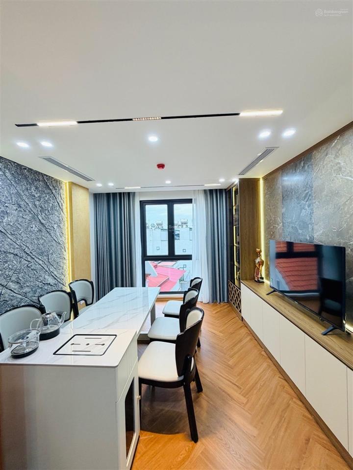 Vừa ở vừa kinh doanh, nhà nguyễn văn cừ, 70m2  7 tầng thang máy, có duplex đẳng cấp