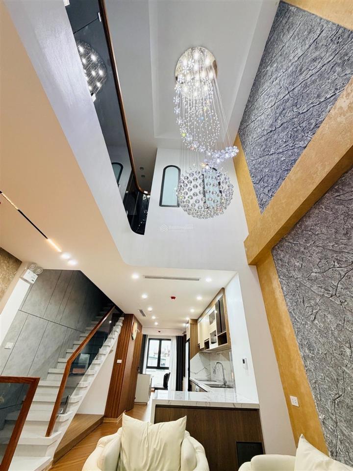 Vừa ở vừa kinh doanh, nhà nguyễn văn cừ, 70m2  7 tầng thang máy, có duplex đẳng cấp