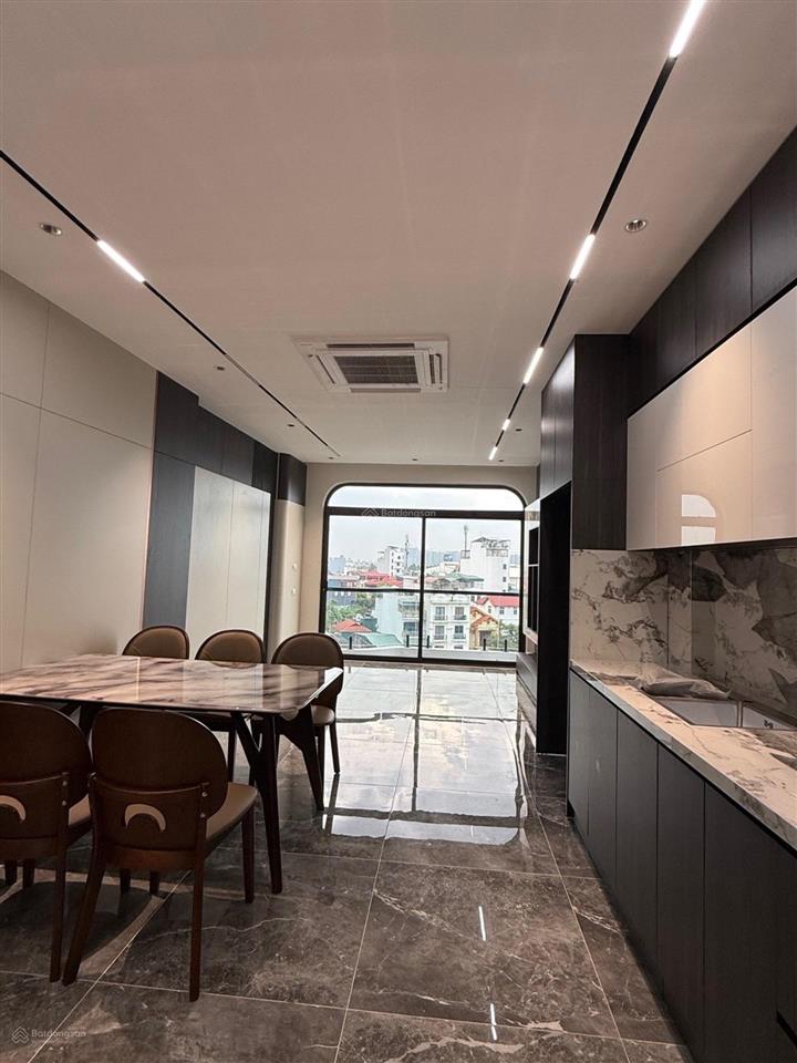 Nhà nguyễn văn cừ, long biên. 50m2 x 5 tầng, ô tô đậu cửa, view hồ, giá chỉ 11.x đồng