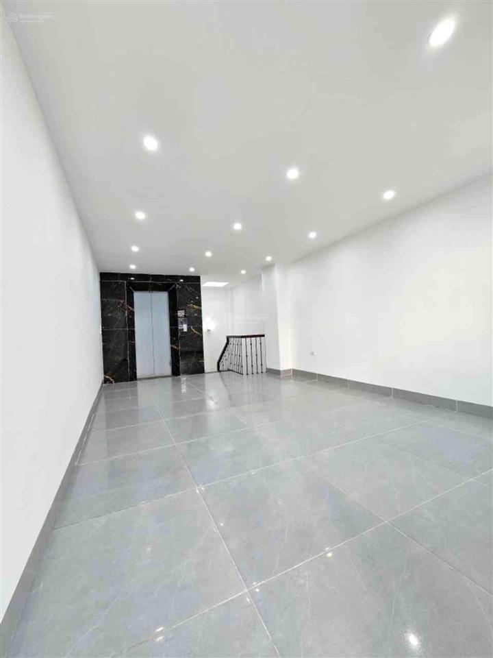 Phố cổ ngọc lâm, hàng xóm mipec, nhà mới 50m2, 7 tầng thang máy, ô tô ngủ trong nhà