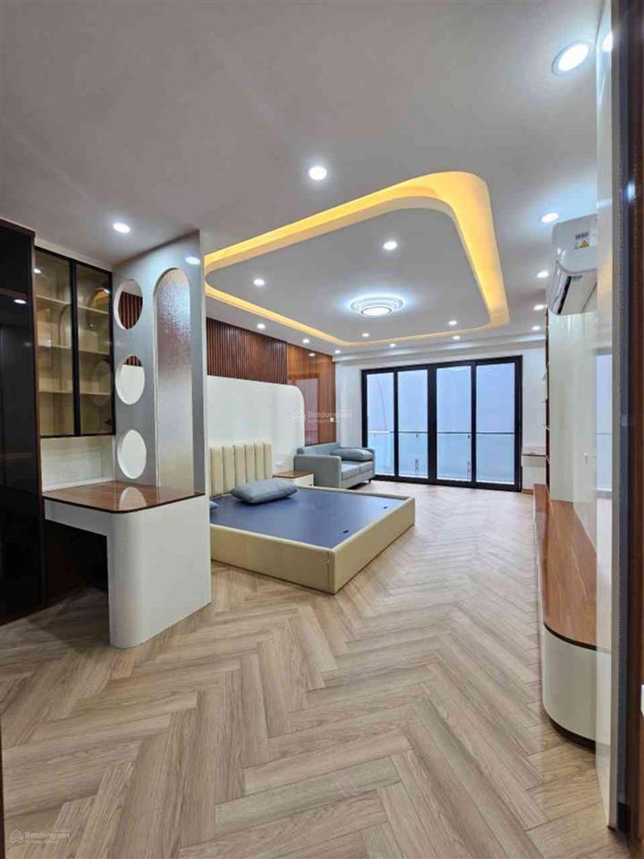 Phố cổ ngọc lâm, hàng xóm mipec, nhà mới 50m2, 7 tầng thang máy, ô tô ngủ trong nhà