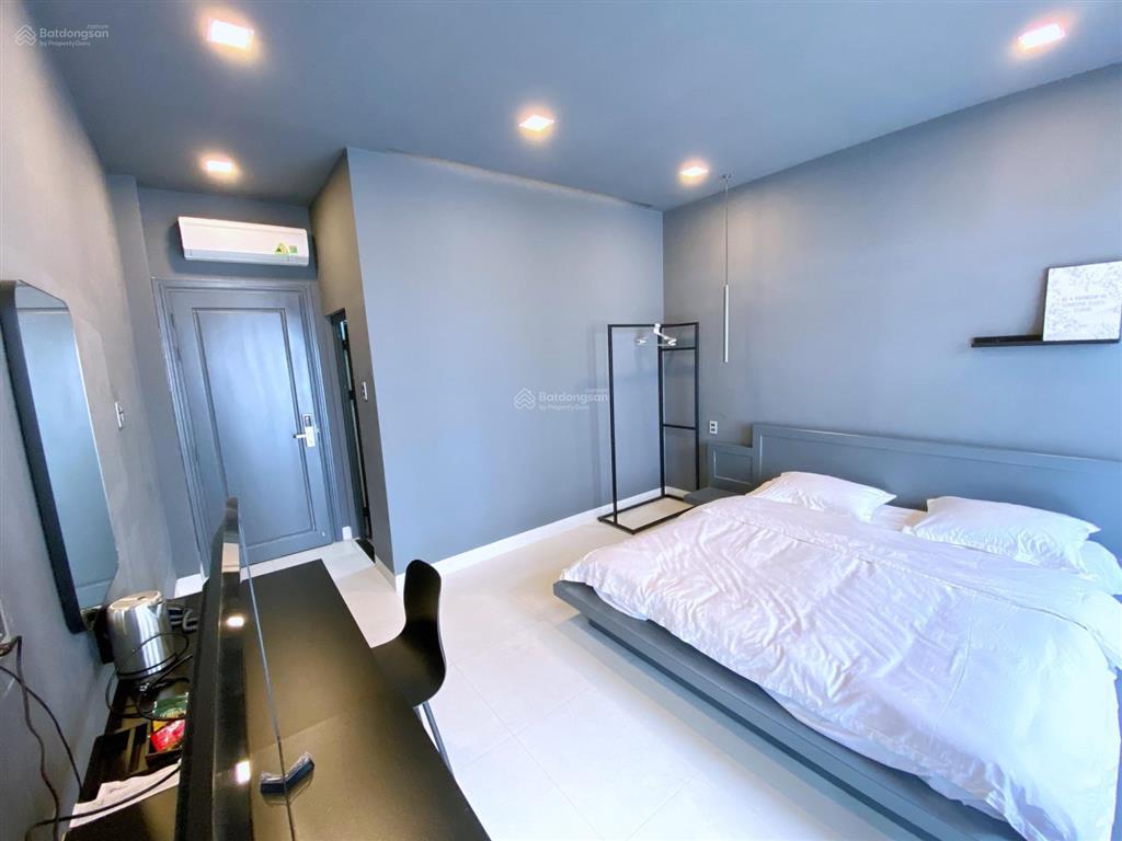 Cho thuê phòng ban công ngập nắng view đẹp + full nội thất ngay sân bay tsn, phường 2 tân bình