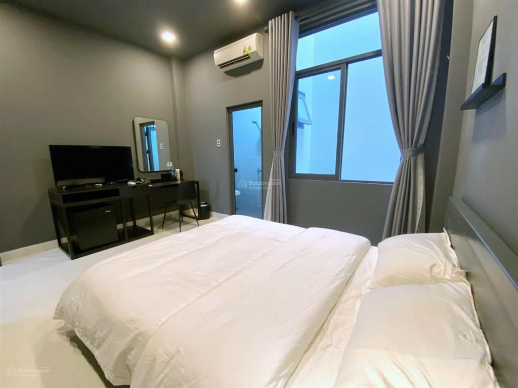 Cho thuê phòng ban công ngập nắng view đẹp + full nội thất ngay sân bay tsn, phường 2 tân bình