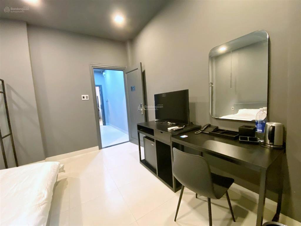 Cho thuê phòng ban công ngập nắng view đẹp + full nội thất ngay sân bay tsn, phường 2 tân bình