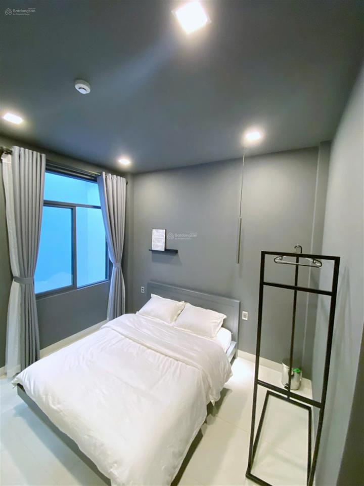Cho thuê phòng ban công ngập nắng view đẹp + full nội thất ngay sân bay tsn, phường 2 tân bình