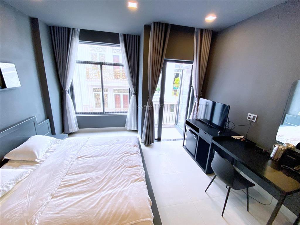 Cho thuê phòng ban công ngập nắng view đẹp + full nội thất ngay sân bay tsn, phường 2 tân bình