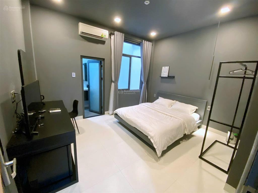 Cho thuê phòng ban công ngập nắng view đẹp + full nội thất ngay sân bay tsn, phường 2 tân bình