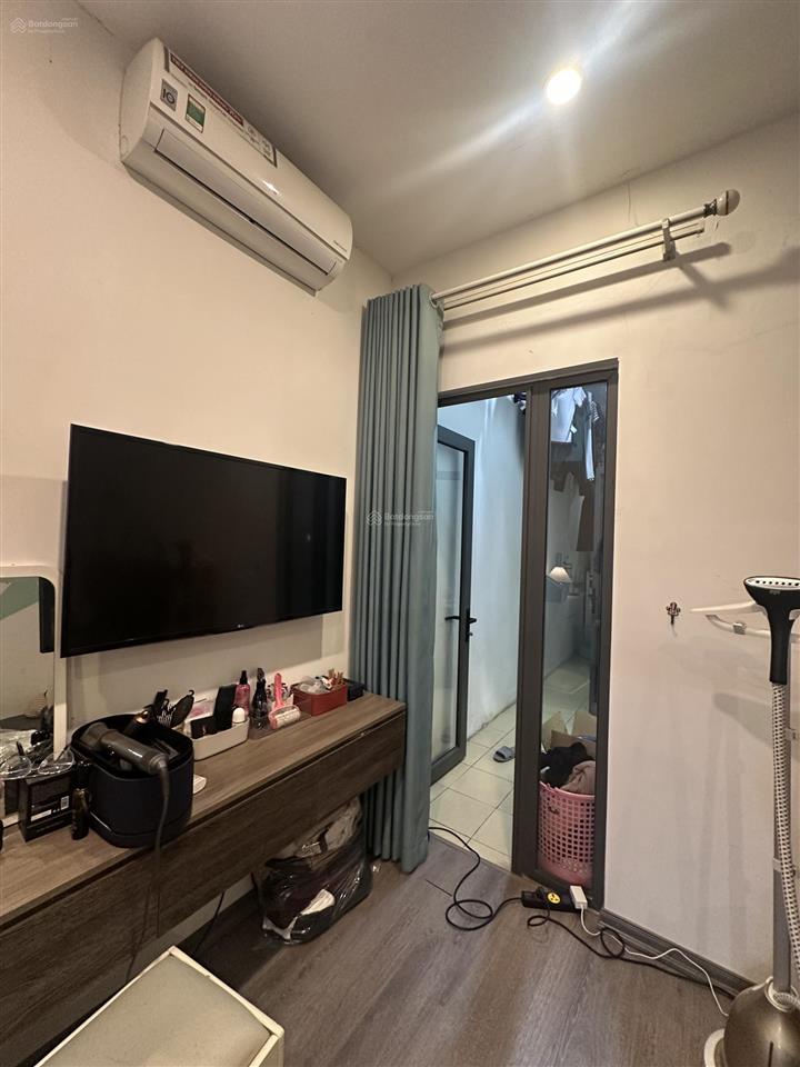 Cc muốn bán căn cc golden west 3 ngủ 2 vs full đồ đẹp. ban công view lê văn thiêm  0941 535 ***