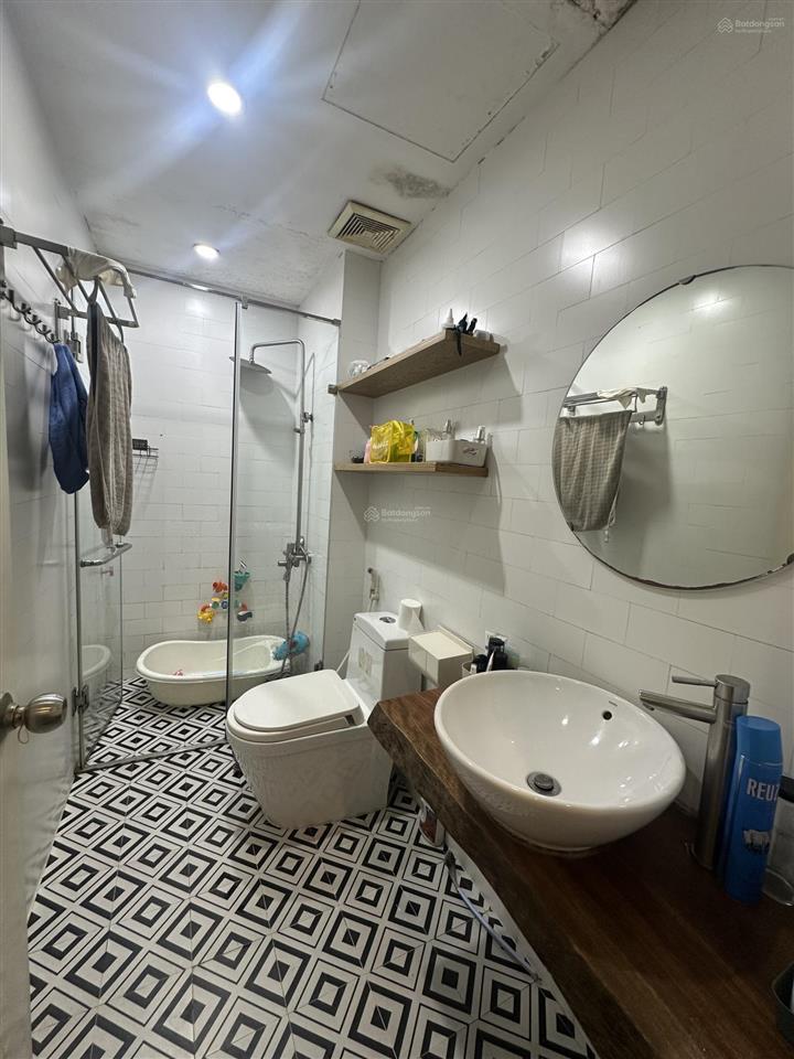 Cc muốn bán căn cc golden west 3 ngủ 2 vs full đồ đẹp. ban công view lê văn thiêm  0941 535 ***