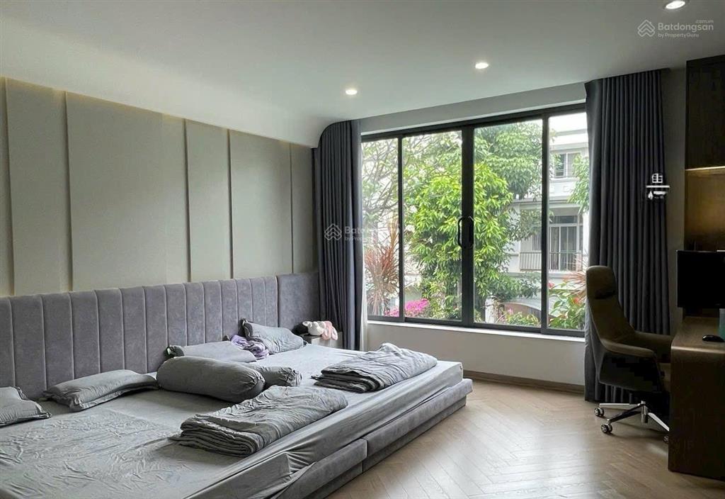 Bán biệt thự hưng thái phú mỹ hưng q7 nhà đẹp full nội thất ở liền giá mềm call 0909 227 ***