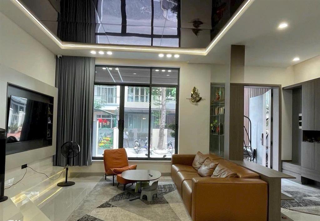 Bán biệt thự hưng thái phú mỹ hưng q7 nhà đẹp full nội thất ở liền giá mềm call 0909 227 ***