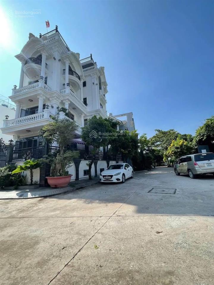 Bán biệt thự góc 2mt view sông sát lotte quận 7 hầm 3 tầng có thang máy giá mềm