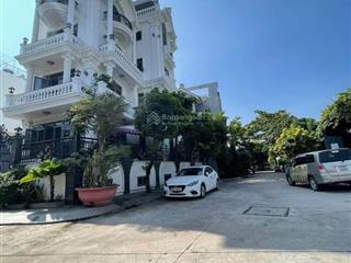 Bán biệt thự góc 2mt view sông sát lotte quận 7 hầm 3 tầng có thang máy giá mềm