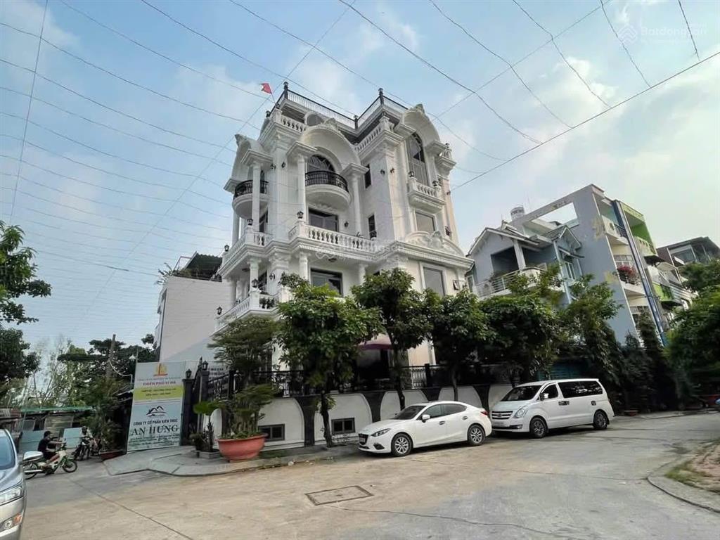 Bán biệt thự góc 2mt view sông sát lotte quận 7 hầm 3 tầng có thang máy giá mềm