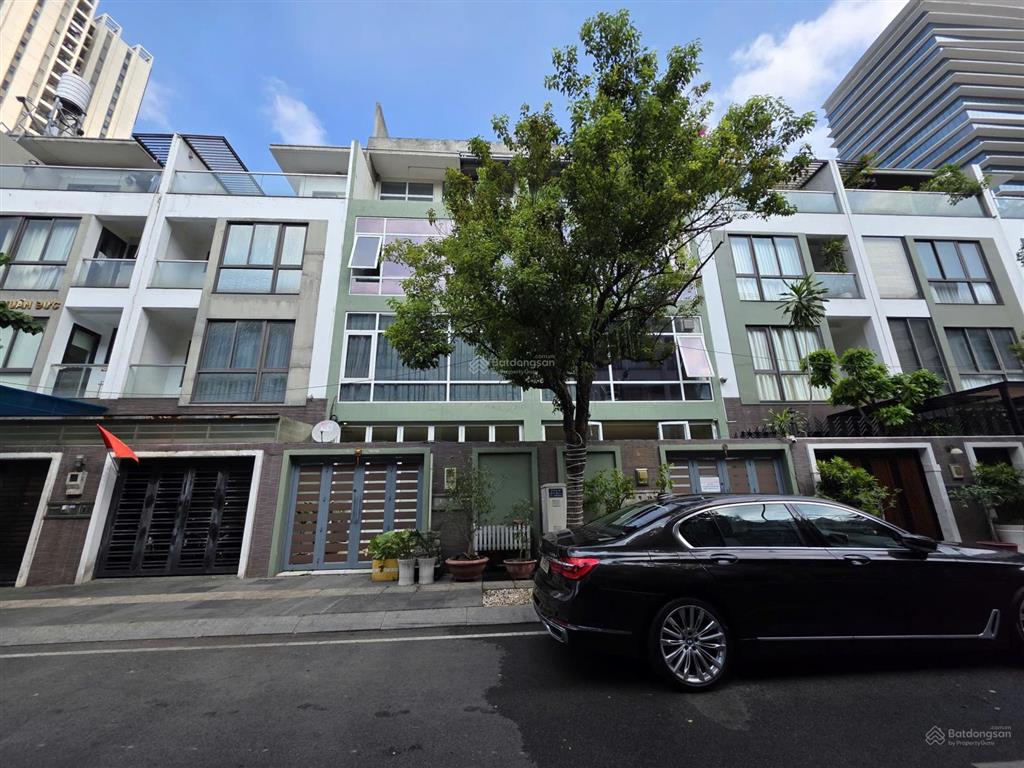 Bán villa hà đô centrosa mt đường số 6 phường hoà hưng. dt 11x16m, 5 tầng thang máy. giá 75 tỷ