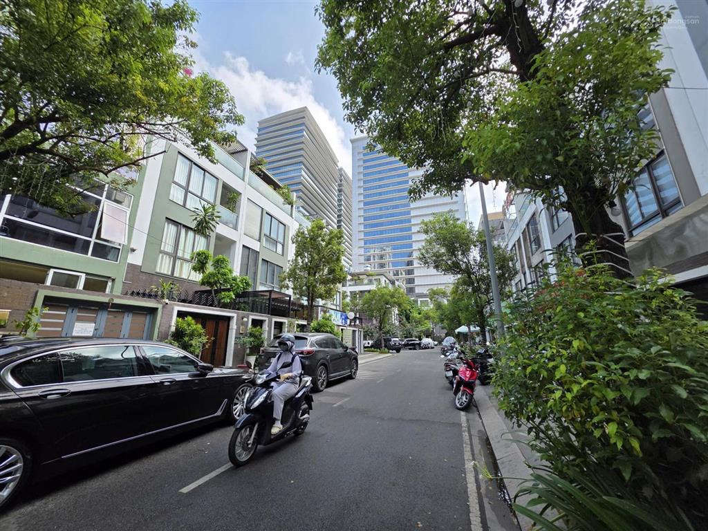 Bán villa hà đô centrosa mt đường số 6 phường hoà hưng. dt 11x16m, 5 tầng thang máy. giá 75 tỷ