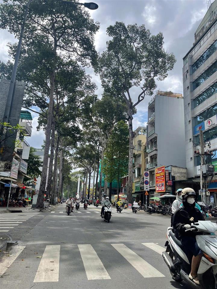 (hot) hàng hiếm mt đường nguyễn chí thanh đoạn đẹp kd sầm uất. hầm 5 tầng giá chỉ 30 tỷ