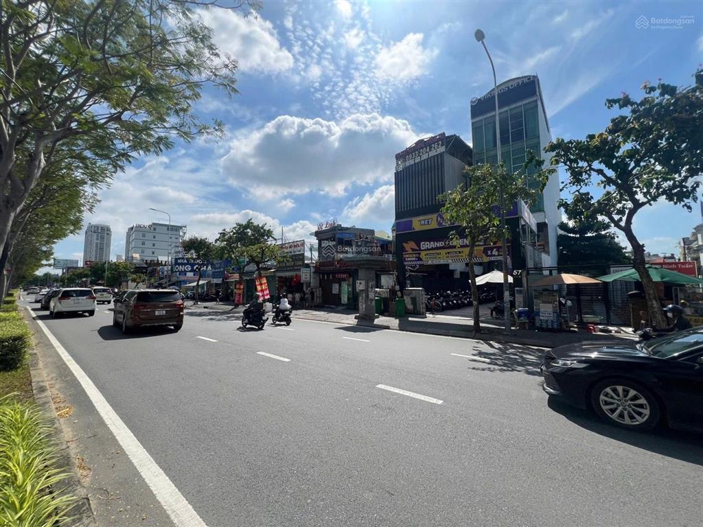 Bán đất mặt tiền trần não quận 2  170m2 giá 380 triệu/m2 rẻ nhất khu vực.  0938 948 ***