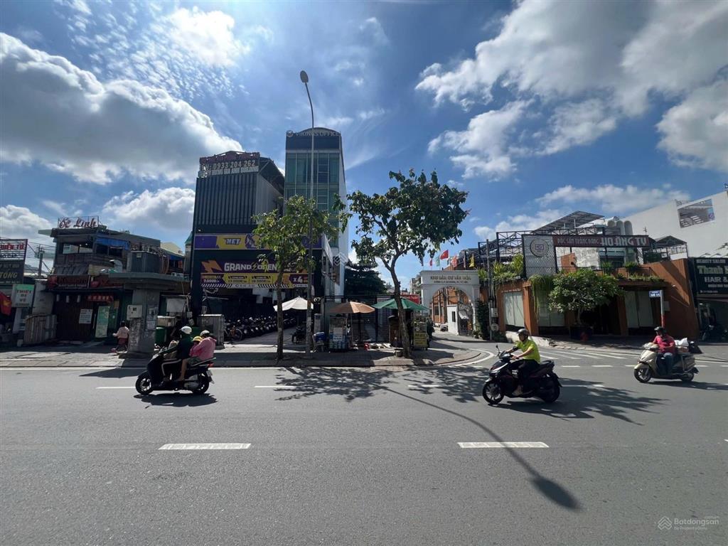 Bán đất mặt tiền trần não quận 2  170m2 giá 380 triệu/m2 rẻ nhất khu vực.  0938 948 ***