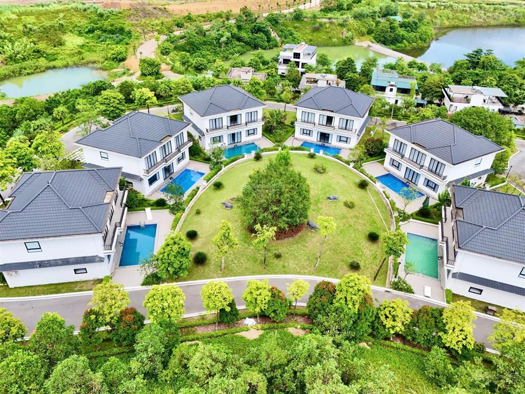 Bán rất gấp 01 căn hiếm có giá bán giá hời dự án. diện tích 300m2, vuông vắn, view đẹp. giá 4,2 tỷ