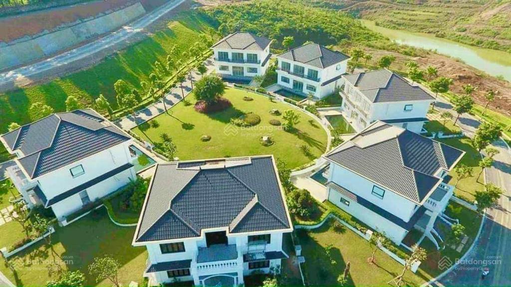 Bán rất gấp 01 căn hiếm có giá bán giá hời dự án. diện tích 300m2, vuông vắn, view đẹp. giá 4,2 tỷ