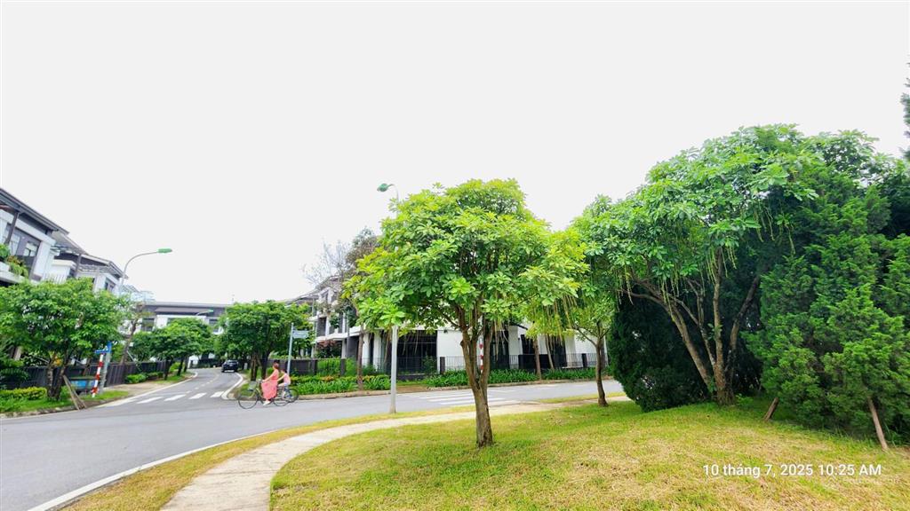 Cần tiền bán gấp căn hoa hậu liền kề góc, siêu thoáng, view cực đẹp. giá chỉ 2x tỷ.  0919 558 ***