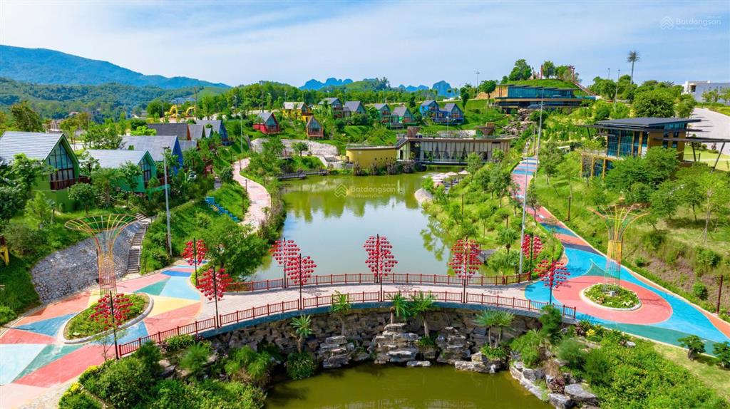 Chính chủ cần bán gấp 01 căn cực đẹp mặt bể bơi, 350m2 giá bán 8 tỷ. có thương lượng.  0919 558 ***