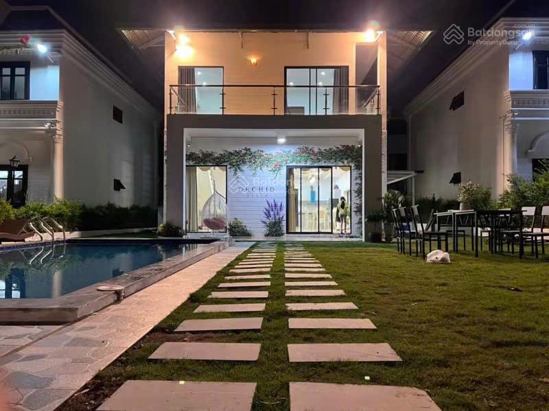 Bán nhanh 01 căn hiếm có full nội thất, có thể ở và cho thuê được ngay. dt=465m2 giá cực rẻ 9,x tỷ