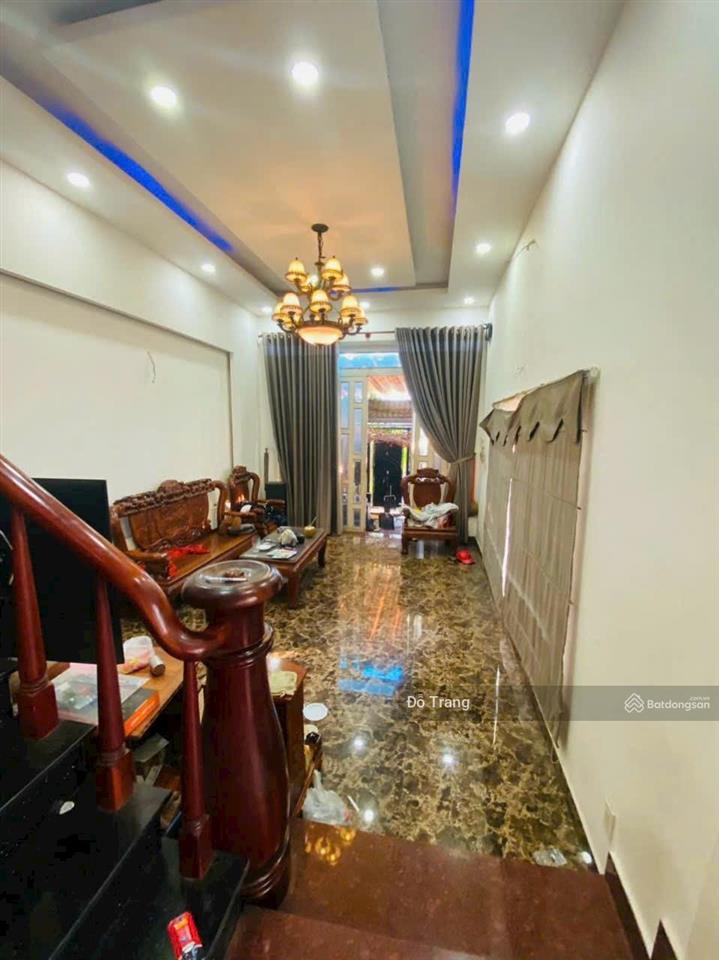 Cho thuê nhà 2 mặt tiền đường ngay ngã 4 ga