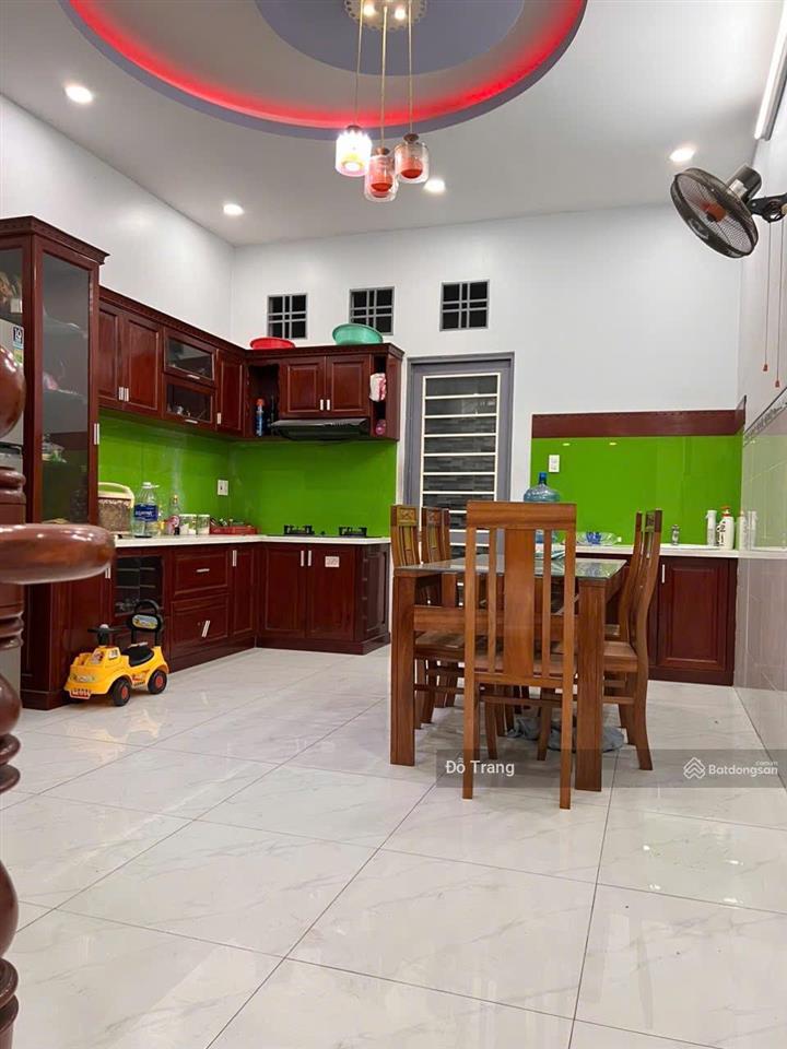 Gia đình kẹt bán nhà mặt tiền nguyễn thị nhuần
