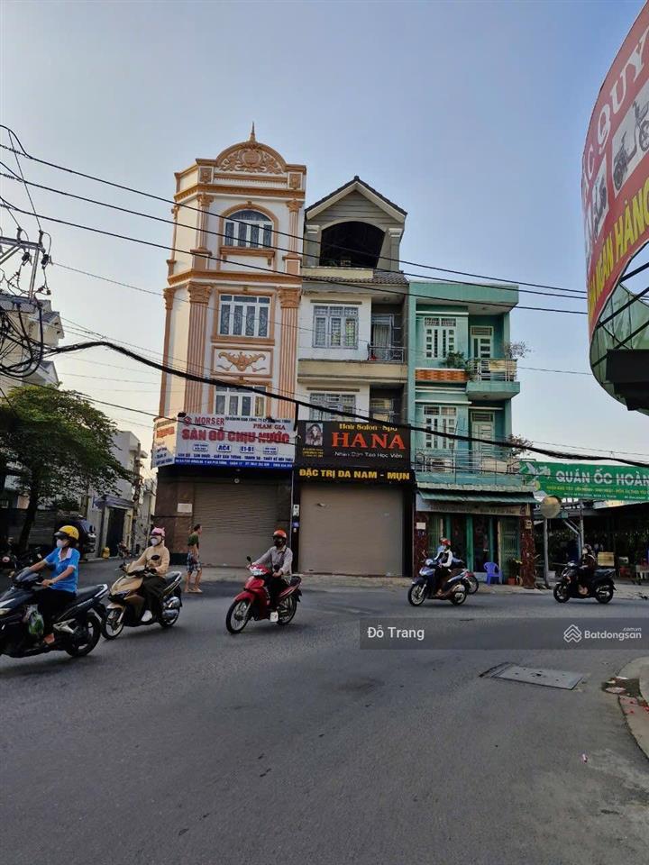 Gia đình kẹt bán nhà mặt tiền nguyễn thị nhuần