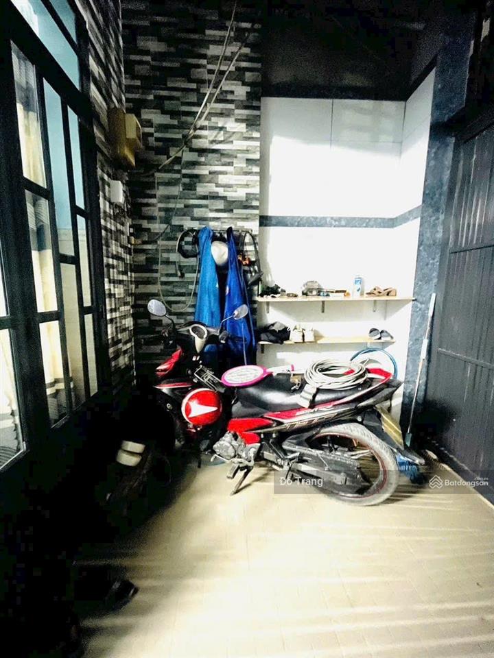 Nhà rẻ thạnh xuân 52 sát bên chợ đường