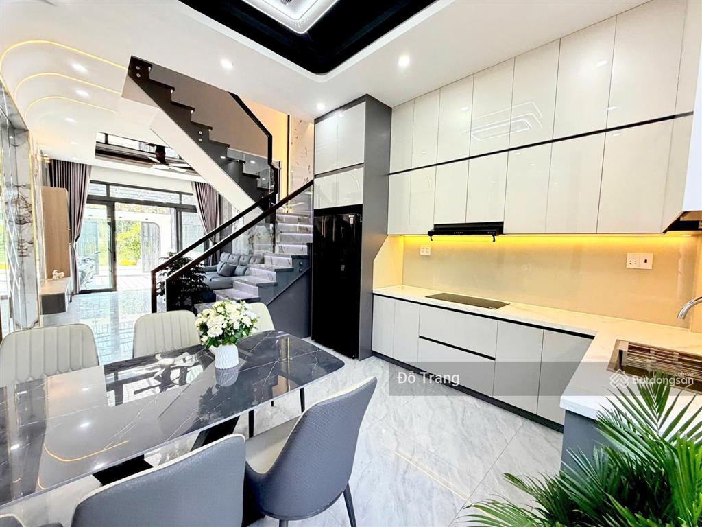 Nhà mới hà huy giáp  view mặt sông siêu đẹp  shr