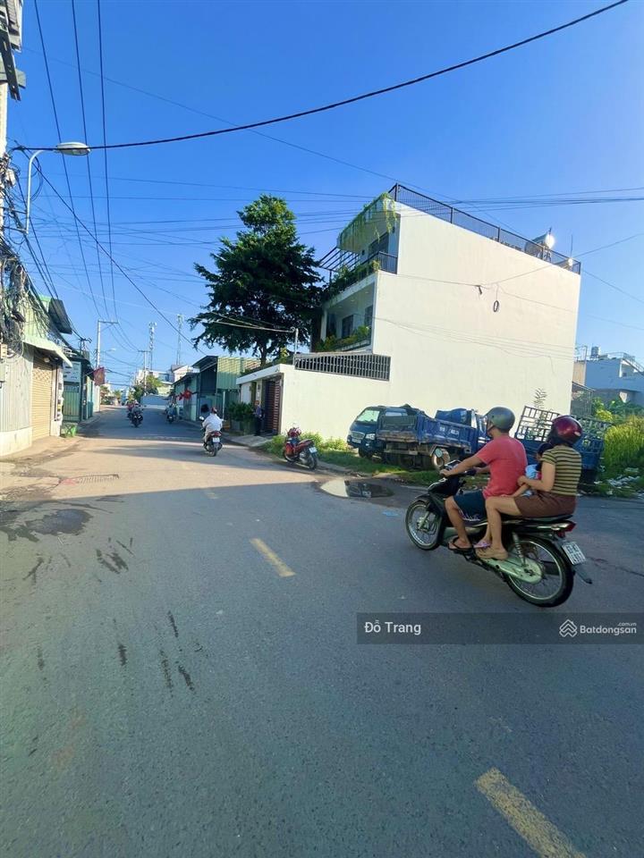 Đất góc 2 mặt tiền  đường lớn 10m! sát bên chung cư thạnh lộc