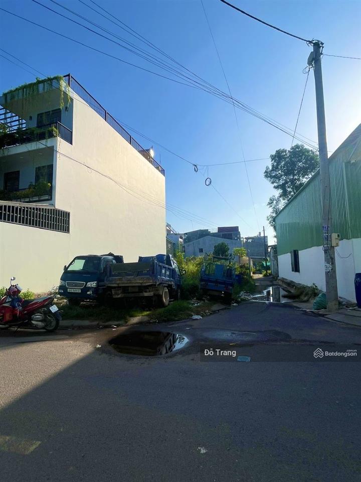 Đất góc 2 mặt tiền  đường lớn 10m! sát bên chung cư thạnh lộc