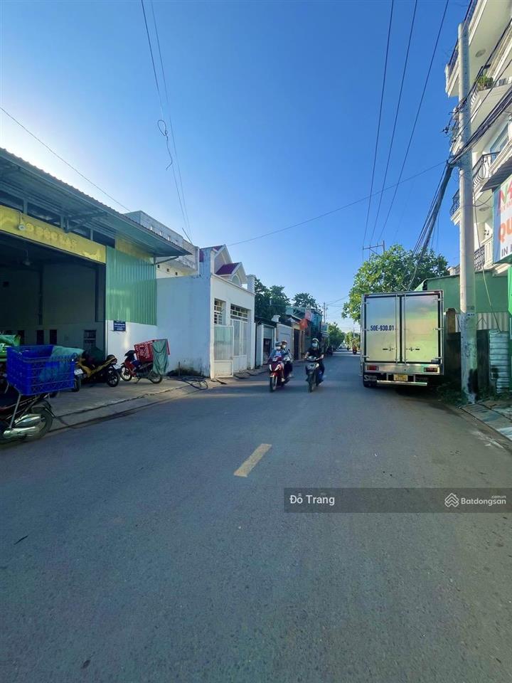 Đất góc 2 mặt tiền  đường lớn 10m! sát bên chung cư thạnh lộc