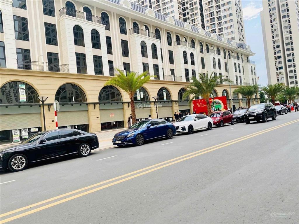 Shophouse thương mại 6 tầng, vinhomes grand park, giá chỉ từ 15,2 tỷ, sẵn hđ thuê 7%/năm, view hồ