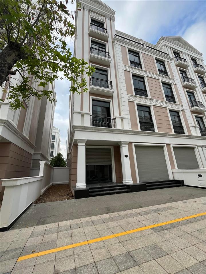Chính chủ gửi bán nhanh nhà phố xẻ khe vinhomes grand park, gần trường học, cv 36ha. 25,8 tỷ