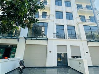 Nhà phố mua trực tiếp từ cđt vinhomes quận 9 chỉ 17tỷ. 5,5 tầng. nhận nhà luôn