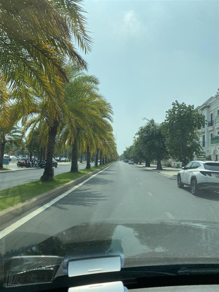 Chủ gửi bán nhanh biệt thự đường 30m, 200m2. đang có hđ thuê vinhomes grand park. 42 tỷ